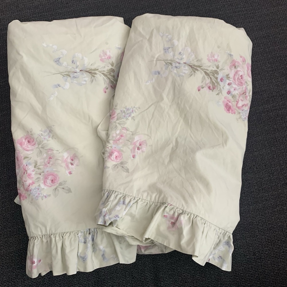 Set 2 Simply Shabby Chic Bramble Rose  Ruffled Shams